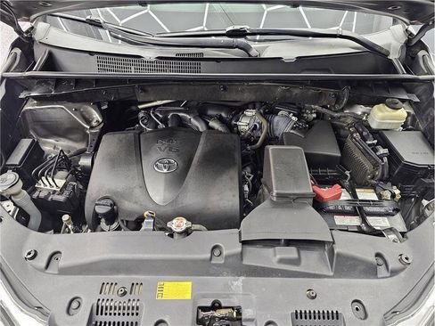 Used 2018 Toyota Highlander XLE image 17