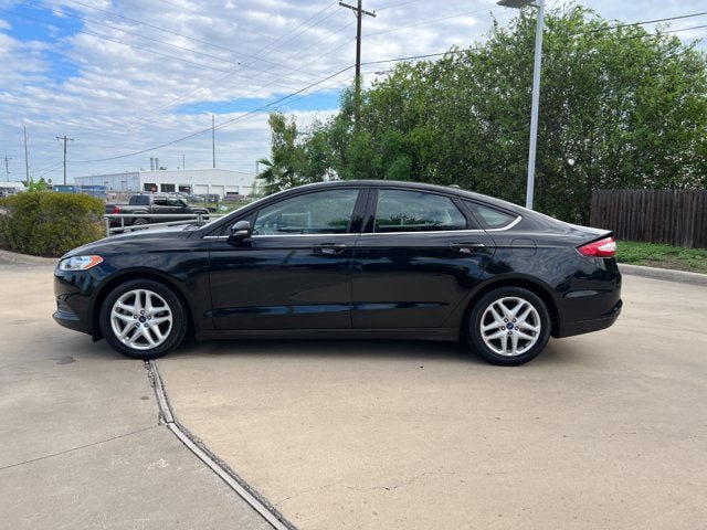 Used 2014 Ford Fusion SE FWD image 2