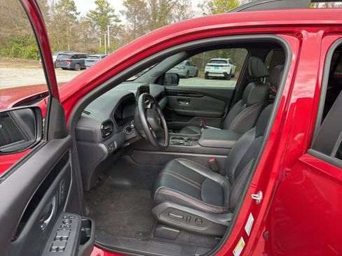 Used 2023 Honda Pilot TrailSport image 16