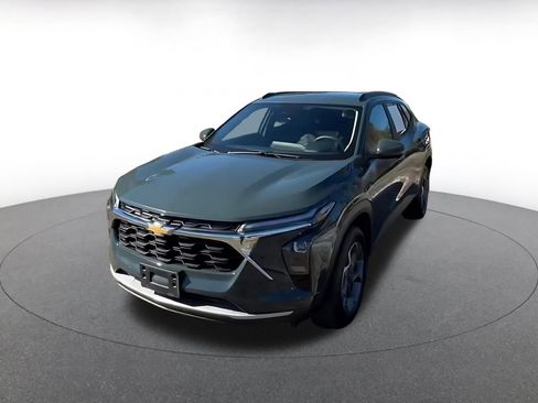 Used 2025 Chevrolet Trax LT image 7