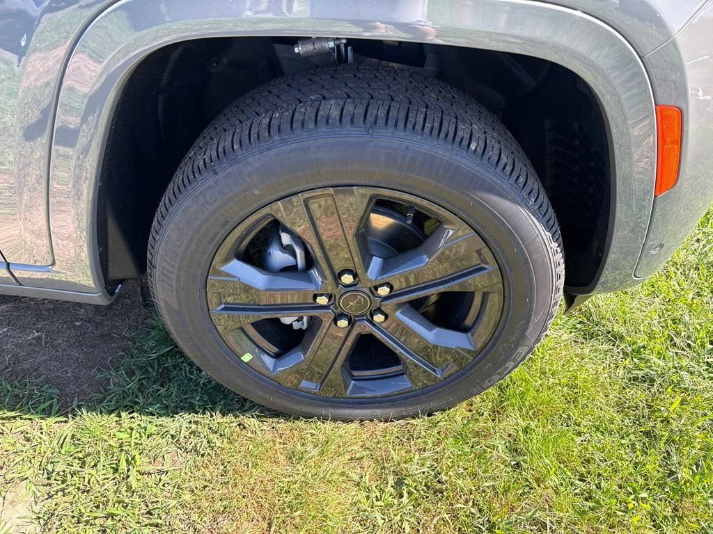 New 2027 Jeep Grand Cherokee Limited AWD/4WD image 9