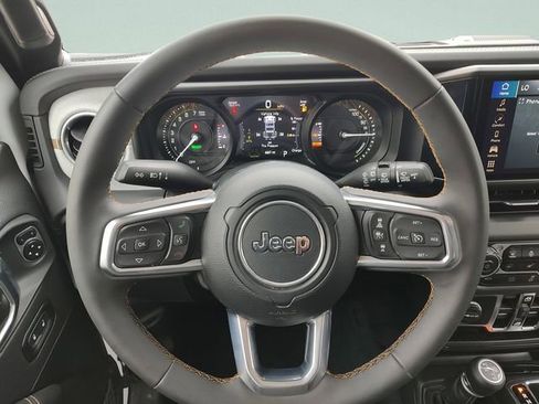 Used 2024 Jeep Wrangler Unlimited Sahara AWD/4WD image 11