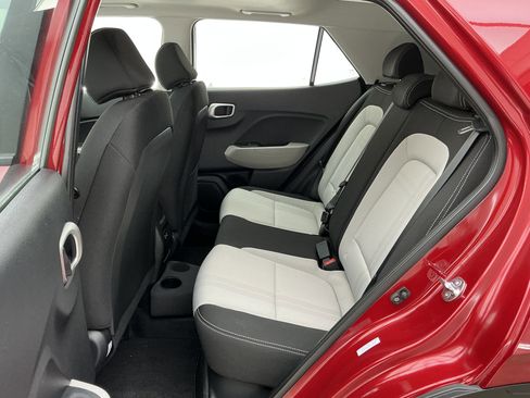 Used 2025 Hyundai Venue SEL image 19