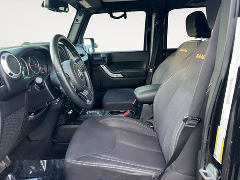 Used 2013 Jeep Wrangler Unlimited Sahara w/ Dual Top Group AWD/4WD image 9