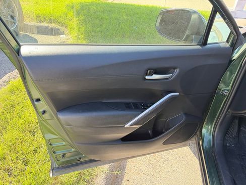 Used 2024 Toyota Corolla Cross XLE image 11