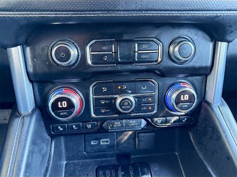 Used 2021 GMC Yukon XL SLT image 17