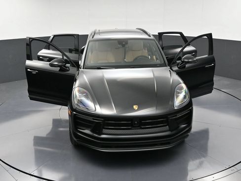 Certified 2026 Porsche Macan AWD/4WD image 34