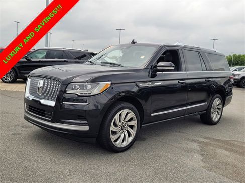Used 2023 Lincoln Navigator L Reserve image 3
