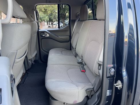 Used 2019 Nissan Frontier SV image 17