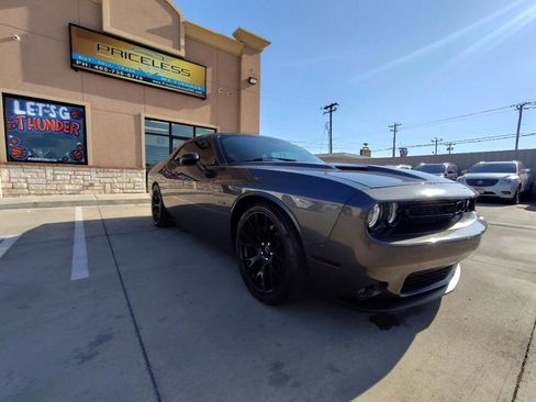 Used 2015 Dodge Challenger R/T w/ Quick Order Package 22B R/T RWD image 2
