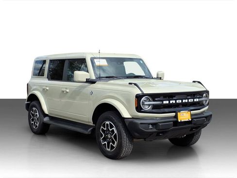 Certified 2025 Ford Bronco Outer Banks image 1