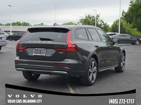 Certified 2025 Volvo V60 B5 Cross Country Plus AWD/4WD image 5