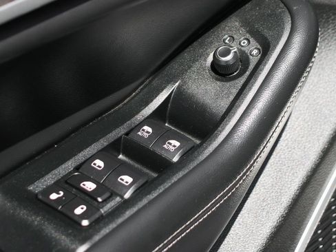 Used 2021 Jeep Grand Cherokee L Limited image 17