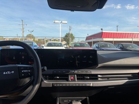 Used 2025 Kia K4 LXS image 17