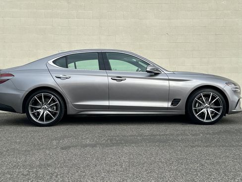 Used 2023 Genesis G70 2.0T image 3