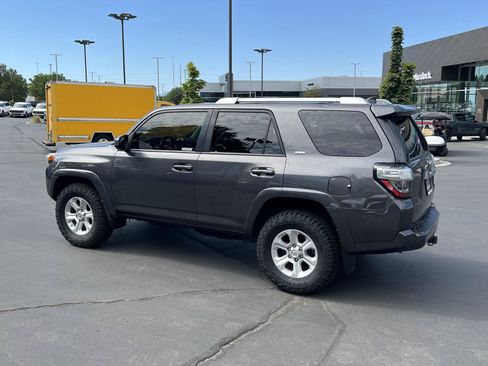 Used 2017 Toyota 4Runner SR5 AWD/4WD image 11