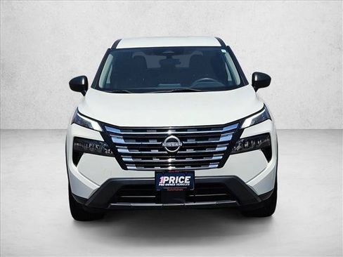 Used 2024 Nissan Rogue S AWD/4WD image 2