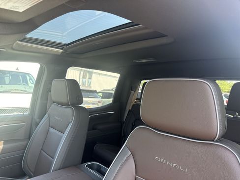 New 2026 GMC Sierra 1500 Denali w/ Denali Reserve Package AWD/4WD image 18
