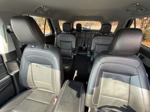 Used 2023 Ford Explorer Limited image 11