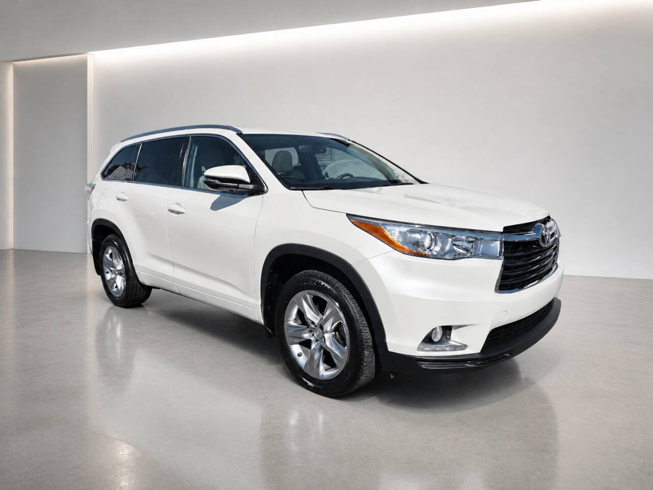 Used 2014 Toyota Highlander Limited AWD/4WD image 2