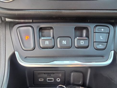 Used 2020 GMC Terrain SLT w/ Preferred Package AWD/4WD image 17