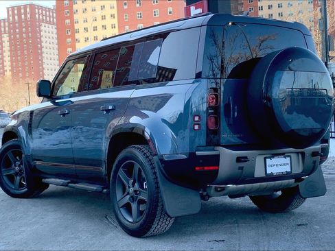 Used 2025 Land Rover Defender 110 X-Dynamic SE image 11