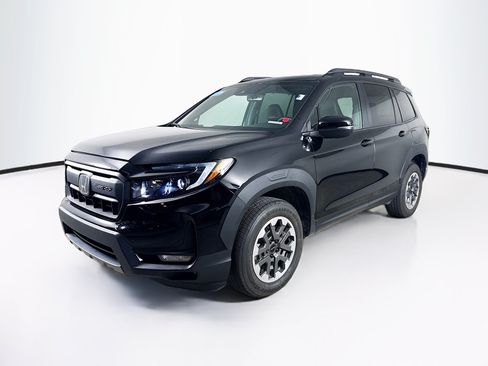 Certified 2025 Honda Passport TrailSport image 4