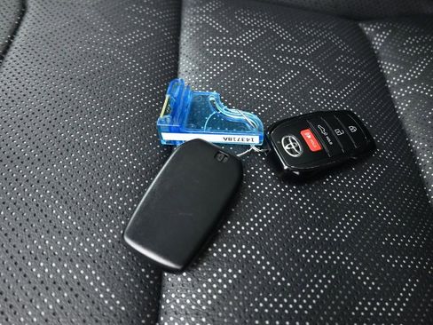 Used 2024 Toyota Tundra Limited image 65