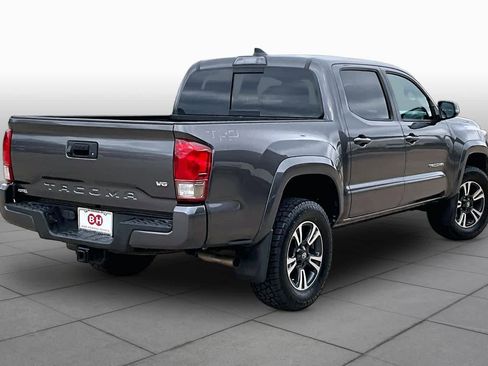 Used 2017 Toyota Tacoma TRD Sport w/ Tow Package RWD image 13