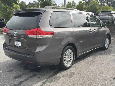 Used 2014 Toyota Sienna XLE FWD image 8