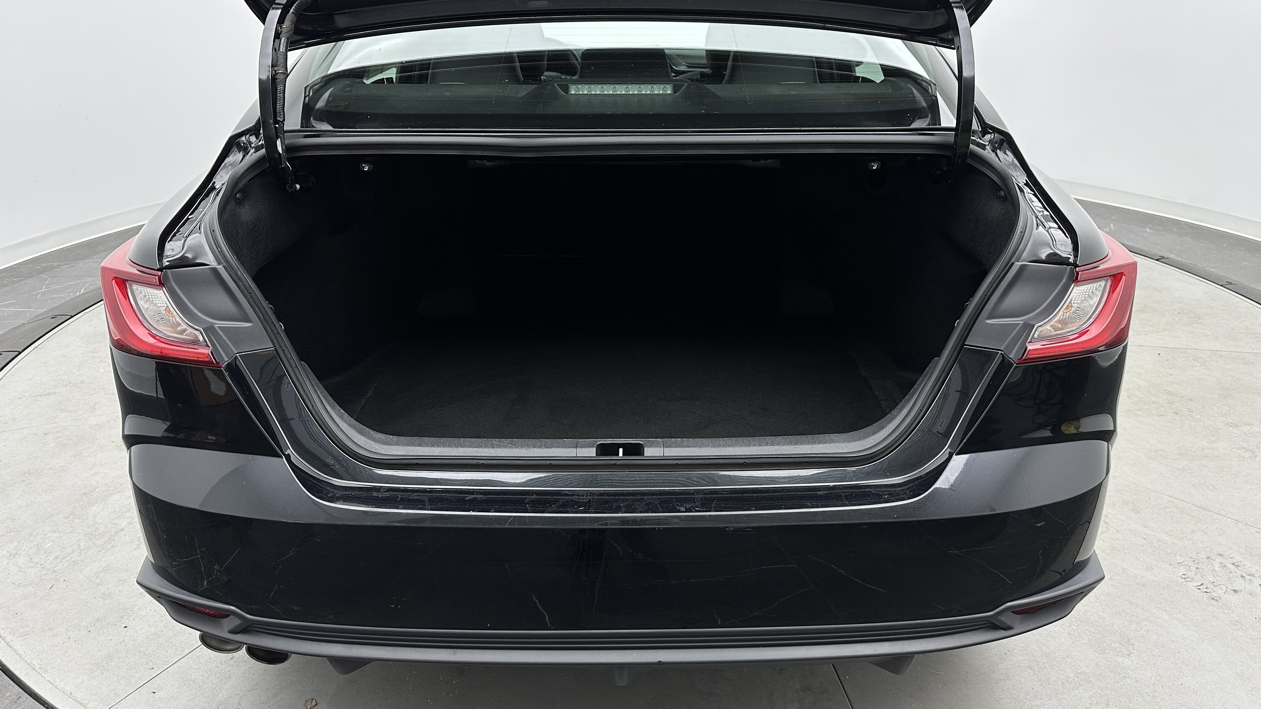 Used 2025 Toyota Camry SE FWD image 31