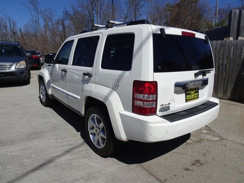 Used 2010 Jeep Liberty Limited w/ Tire & Wheel Group AWD/4WD image 8