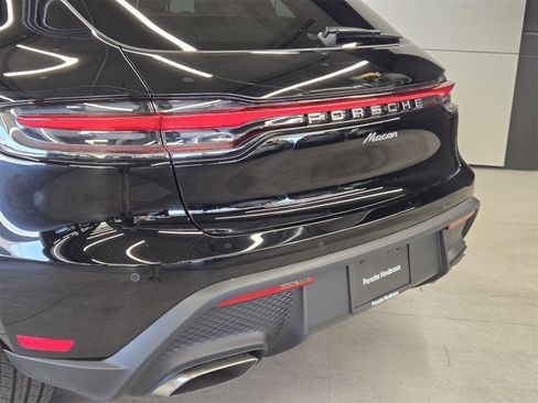 Used 2025 Porsche Macan image 8