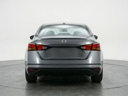 Used 2025 Nissan Altima 2.5 SV FWD image 7