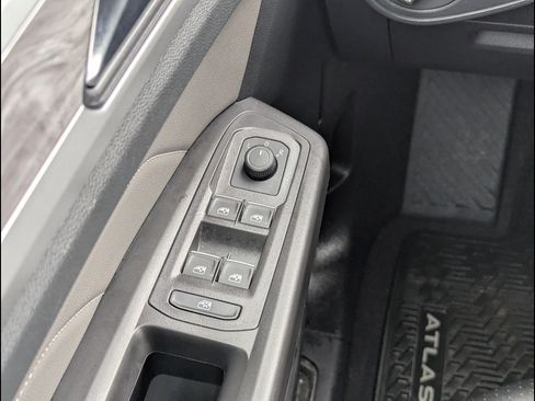 Used 2023 Volkswagen Atlas Cross Sport SE image 30