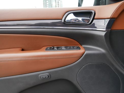 Used 2020 Jeep Grand Cherokee Overland image 9