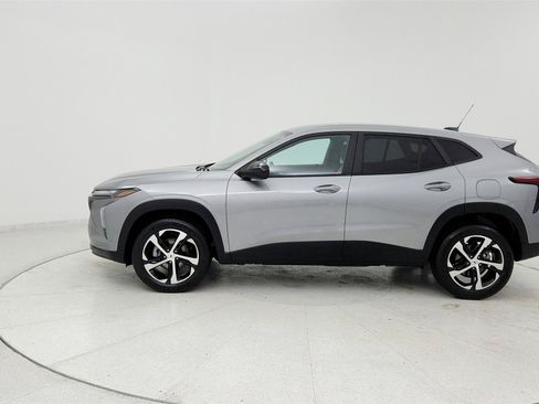 Used 2024 Chevrolet Trax RS FWD image 2