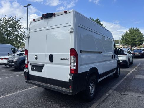 Used 2025 RAM ProMaster 2500 w/ Convenience Group FWD image 3