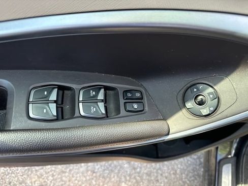 Used 2019 Hyundai Santa Fe XL SE w/ SE Premium Package 02 FWD image 8