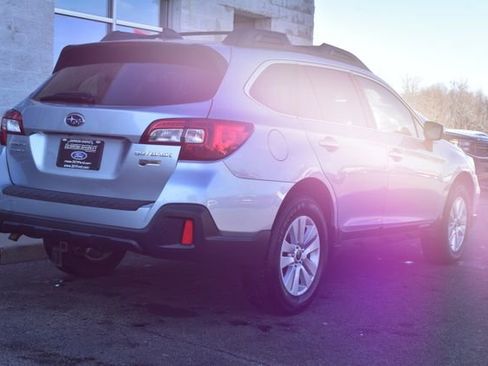Used 2019 Subaru Outback 2.5i Premium image 8