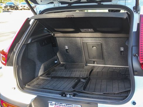 Certified 2025 Volvo XC40 B5 Core w/ Protection Package Premier image 24