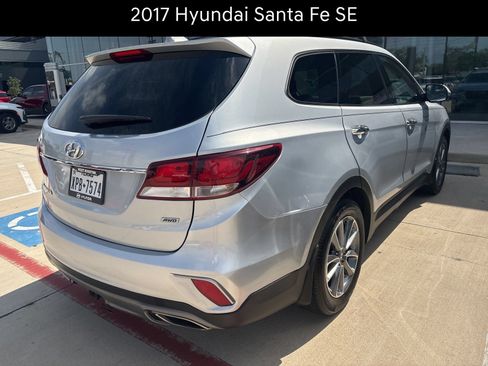 Used 2017 Hyundai Santa Fe SE w/ Cargo Package AWD/4WD image 2