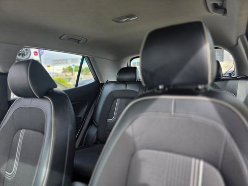 Used 2024 Hyundai Venue Limited image 13