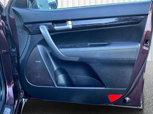 Used 2014 Kia Sorento SX w/ 3rd Row Package image 29