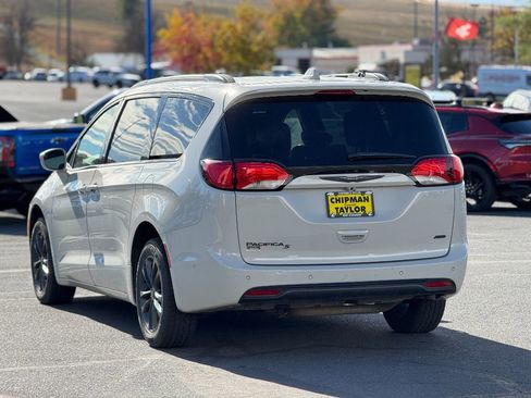 Used 2020 Chrysler Pacifica Touring-L w/ Advanced Safetytec Group image 14