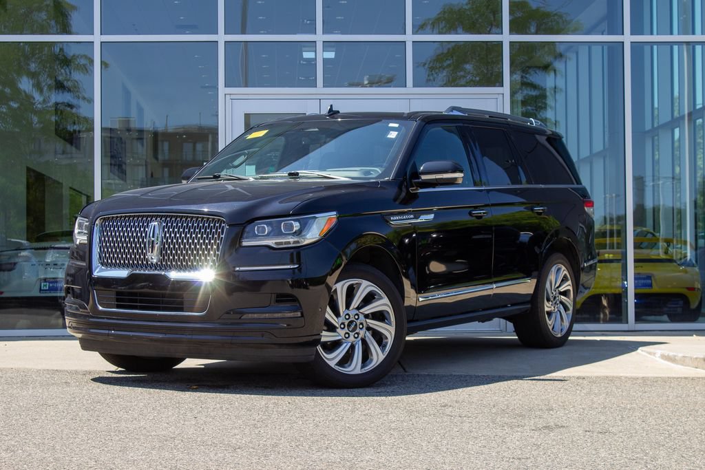 Used 2024 Lincoln Navigator Reserve AWD/4WD image 1