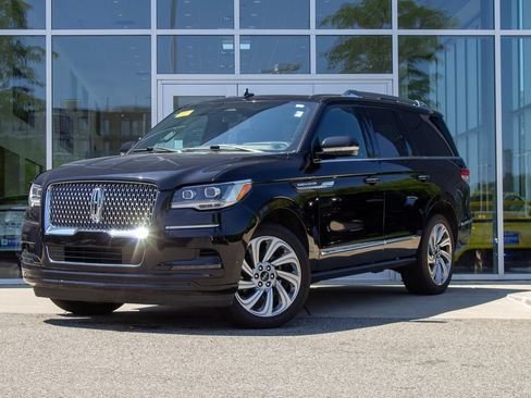 Used 2024 Lincoln Navigator Reserve AWD/4WD image 1