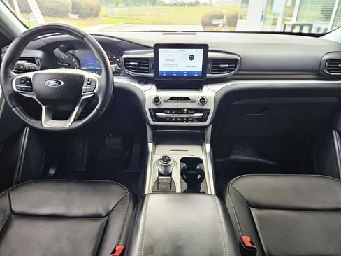 Used 2022 Ford Explorer XLT w/ Equipment Group 202A AWD/4WD image 15