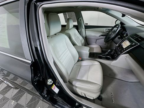 Used 2016 Toyota Camry XLE w/ Moonroof Package image 31