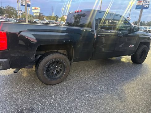Used 2017 Chevrolet Silverado 1500 LT w/ Midnight Edition AWD/4WD image 6
